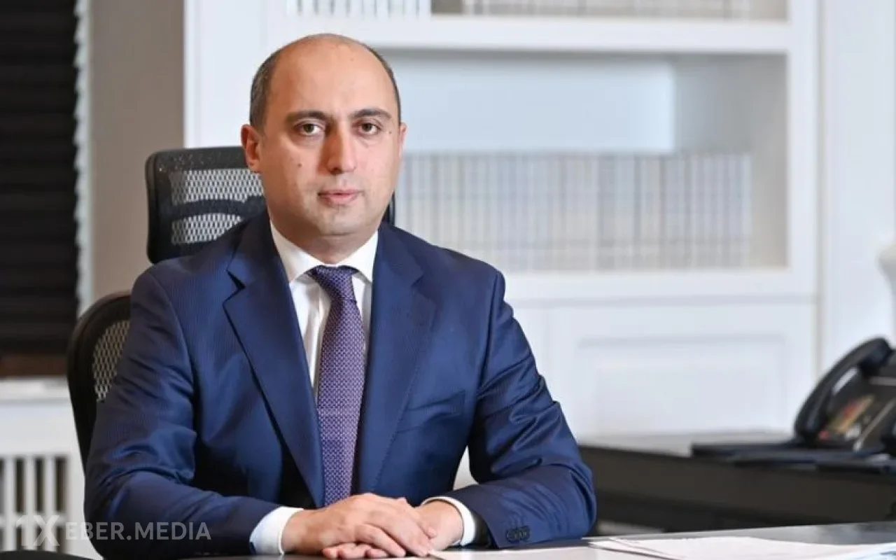 Nazirdən etiraf: Azərbaycanda hər 3 nəfərdən 2-si oxuduğunu anlamır