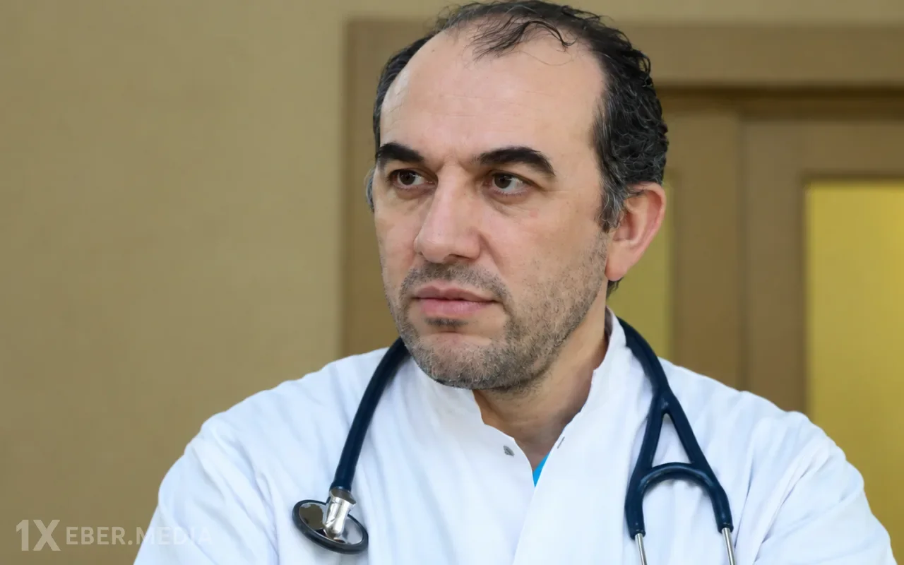 Mərkəzi Klinikada qalmaqal: Şöbə müdiri infrakt keçirən qadının oğlunu təhqir etdi (İDDİA)
