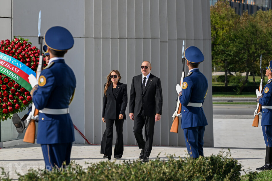 Prezident İlham Əliyev Anım Günü ilə əlaqədar Bakıdakı Zəfər parkında olub