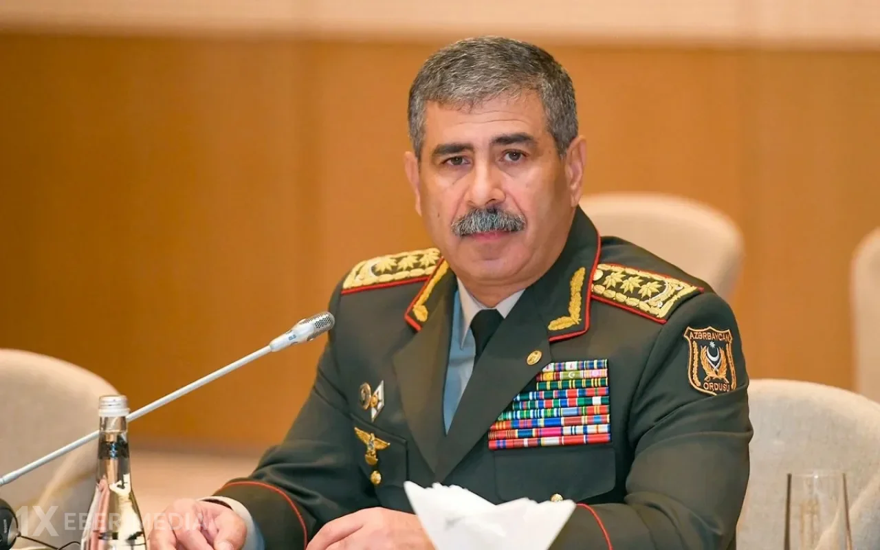 "Ordumuzun arsenalında müasir silah-sursat və döyüş texnikası mövcuddur" - Zakir Həsənov