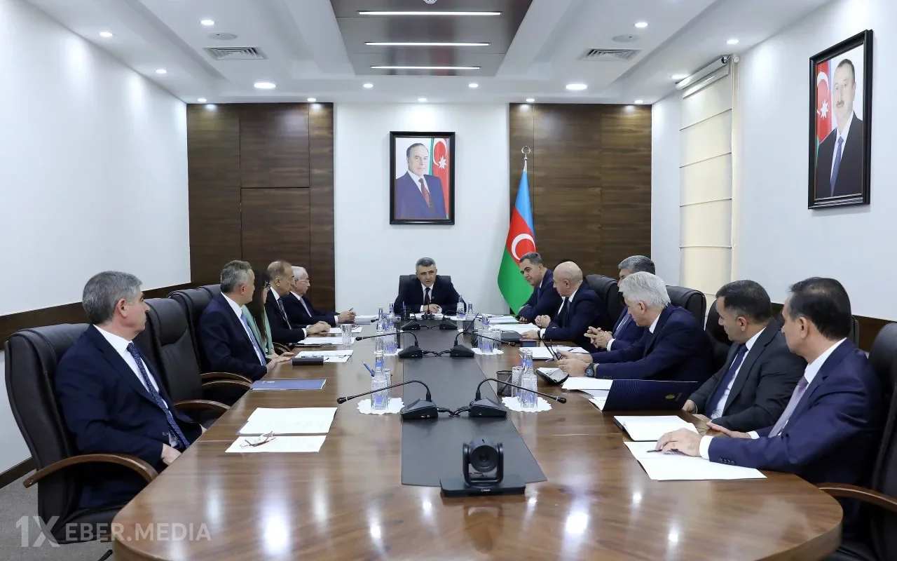 İnam Kərimov Məhkəmə-Hüquq Şurasının iclasını keçirdi - FOTO