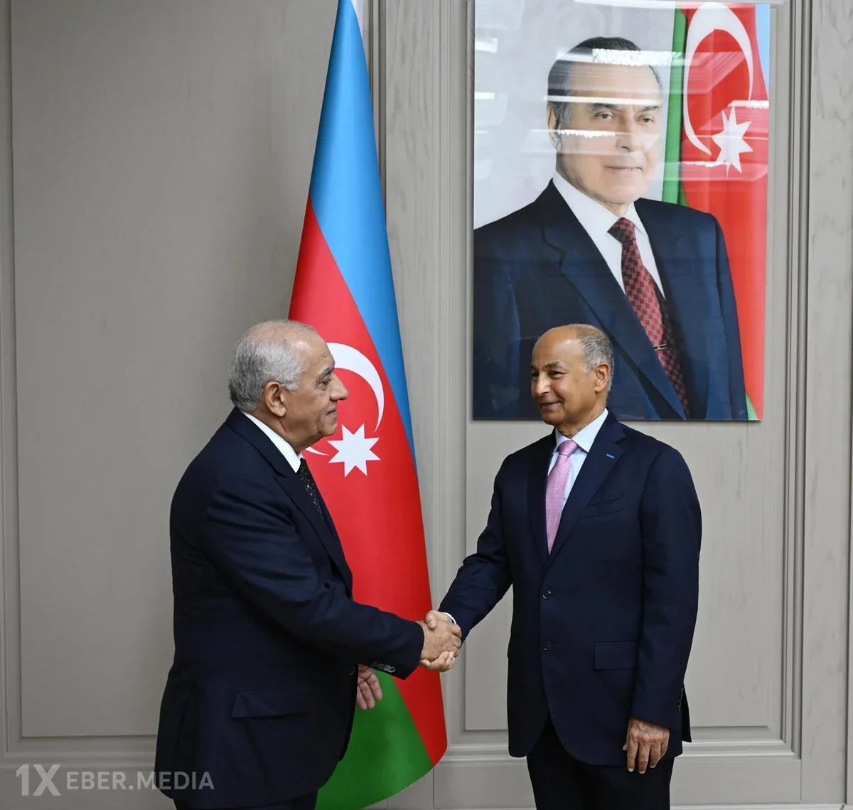 Əli Əsədov Beynəlxalq Üzgüçülük Federasiyasının prezidenti ilə görüşüb