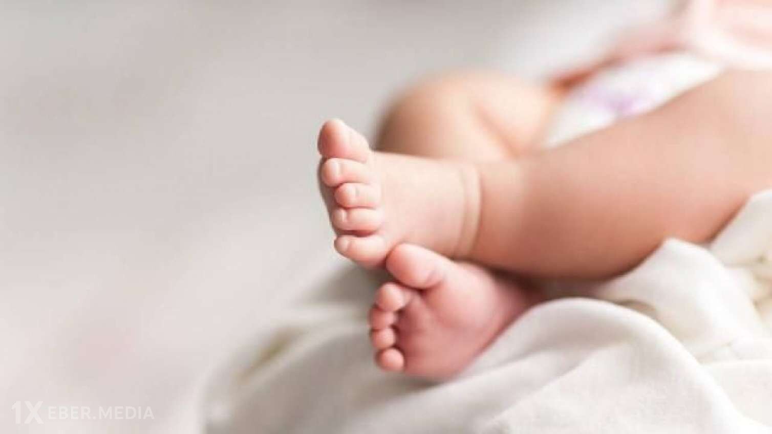 Azərbaycanda dəhşət: Nənə yeni doğulan nəvəsini avtomobildə boğdu