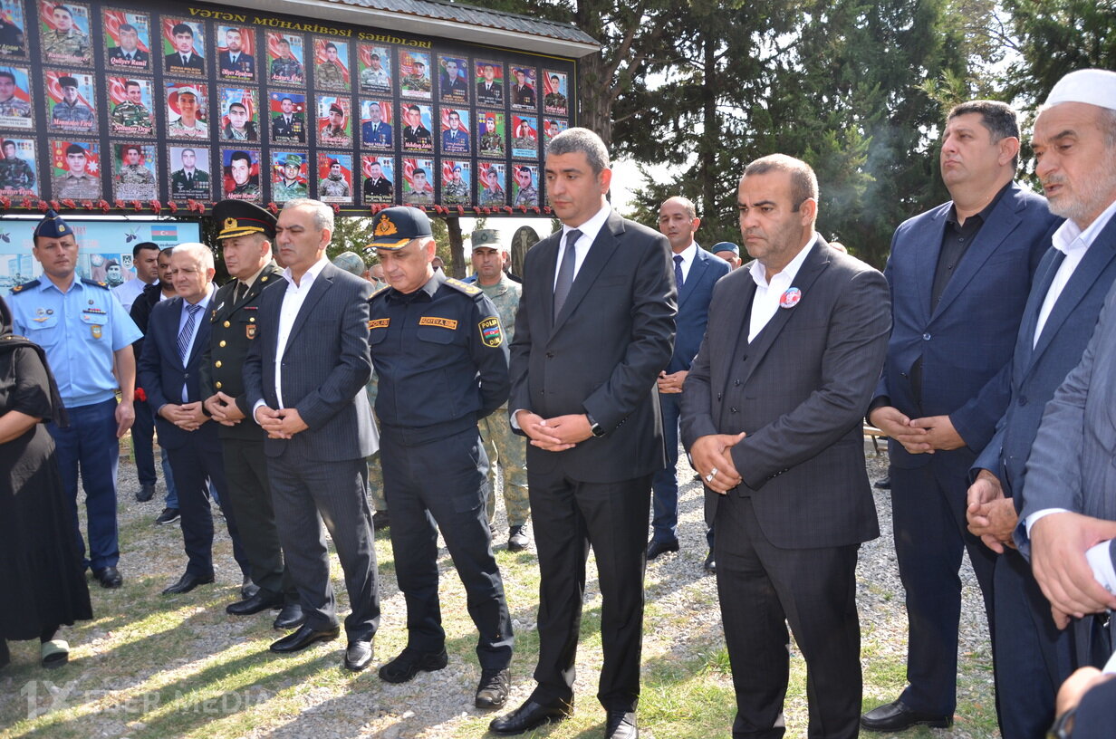Elşən Həsənli şəhid Murad Eyyubovun və şəhid İslam Dünyamalıyevin anım tədbirlərində iştirak edib