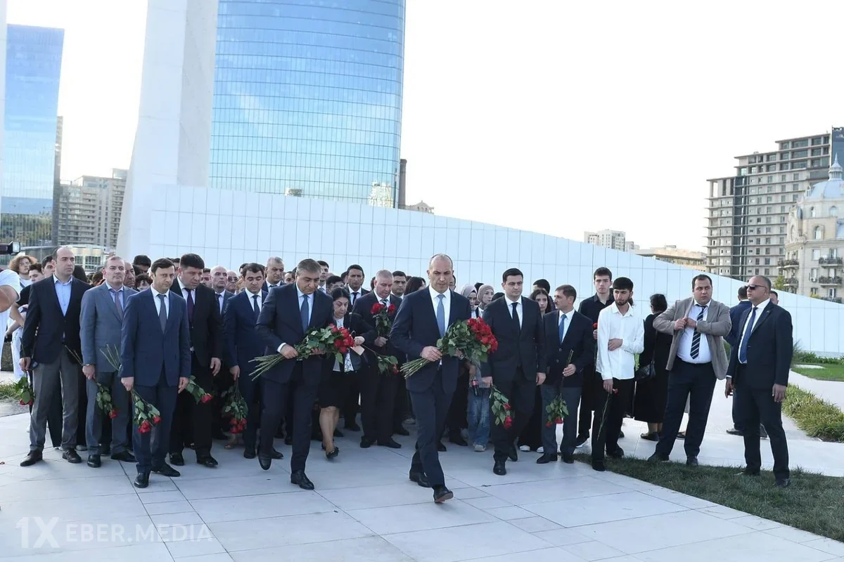 İpoteka və Kredit Zəmanət Fondunun kollektivi şəhidləri anıb