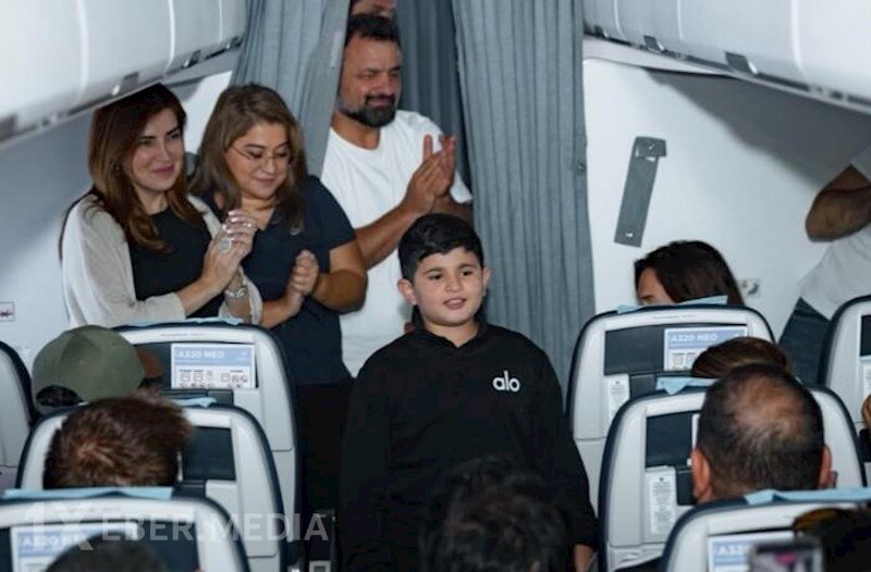 11 yaşlı Əhəd təyyarədə oxudu, Prezidentin köməkçisi paylaşdı