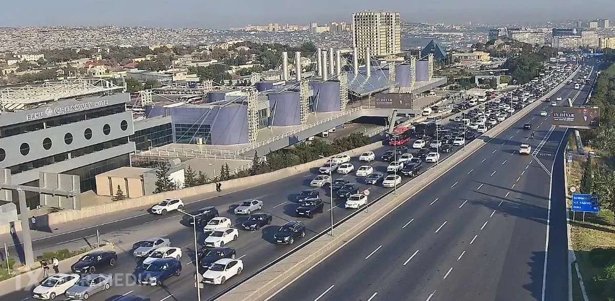Bakıda 10 istiqamətdə tıxac yaranıb