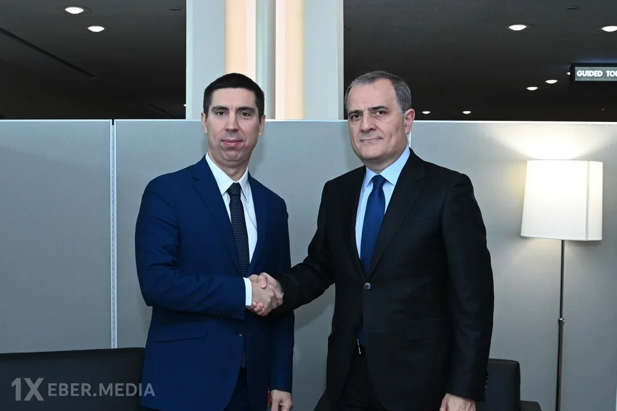 Ceyhun Bayramovla Moldovanın XİN rəhbəri görüşüb
