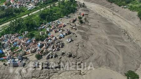 Nepal təbii fəlakətdən sonra 20 min evi yenidən inşa edəcək