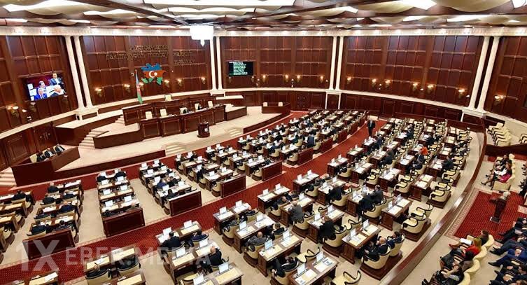 Deputatların pensiya əlavəsi vəzifəyə görə dəyişəcək