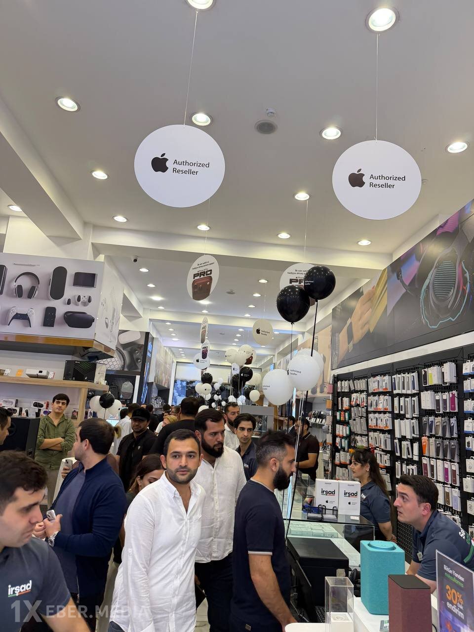 Bakıda gecə saatlarında “iPhone 18 Pro” həyəcanı...