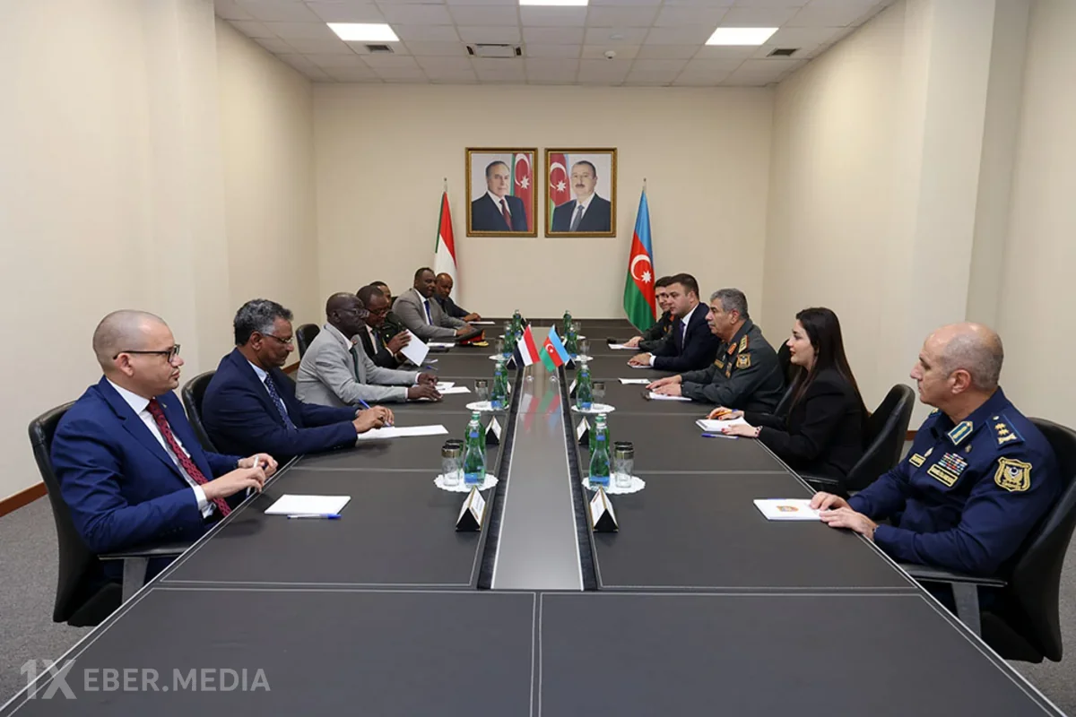 Azərbaycan və Sudan arasında hərbi-texniki əməkdaşlıq məsələləri müzakirə edilib