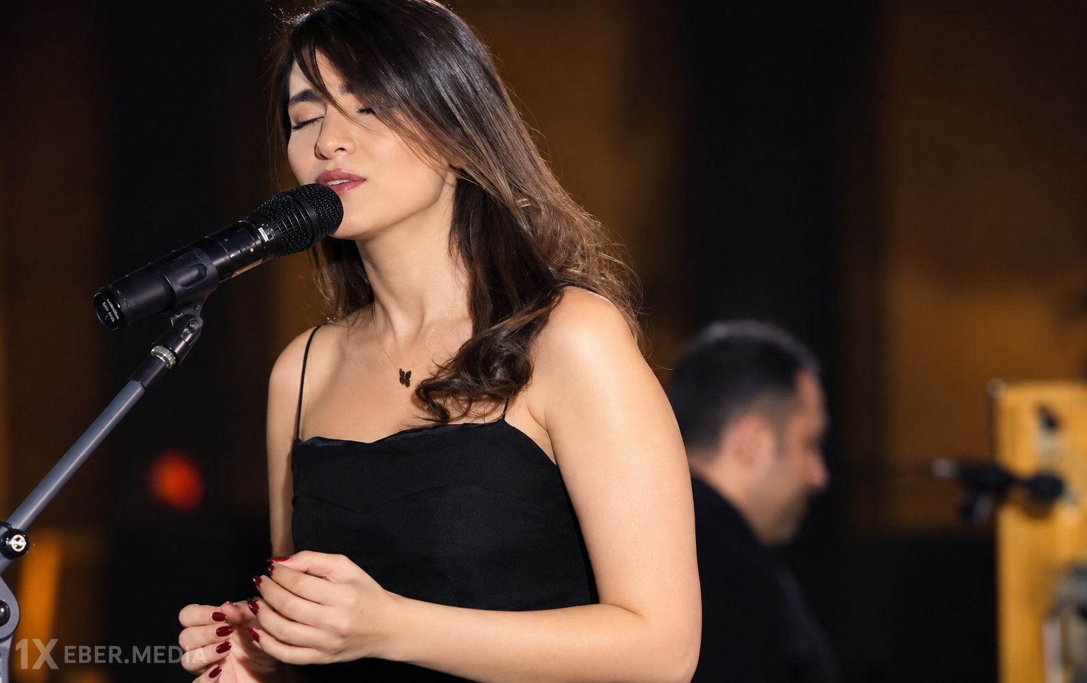 Hicabsız konsert vermişdi - Ağır cəzalandırıldı
