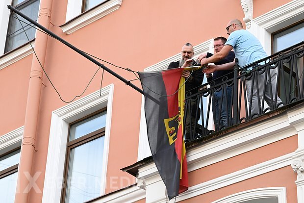 Almaniya konsulluğundan bayraq endirildi