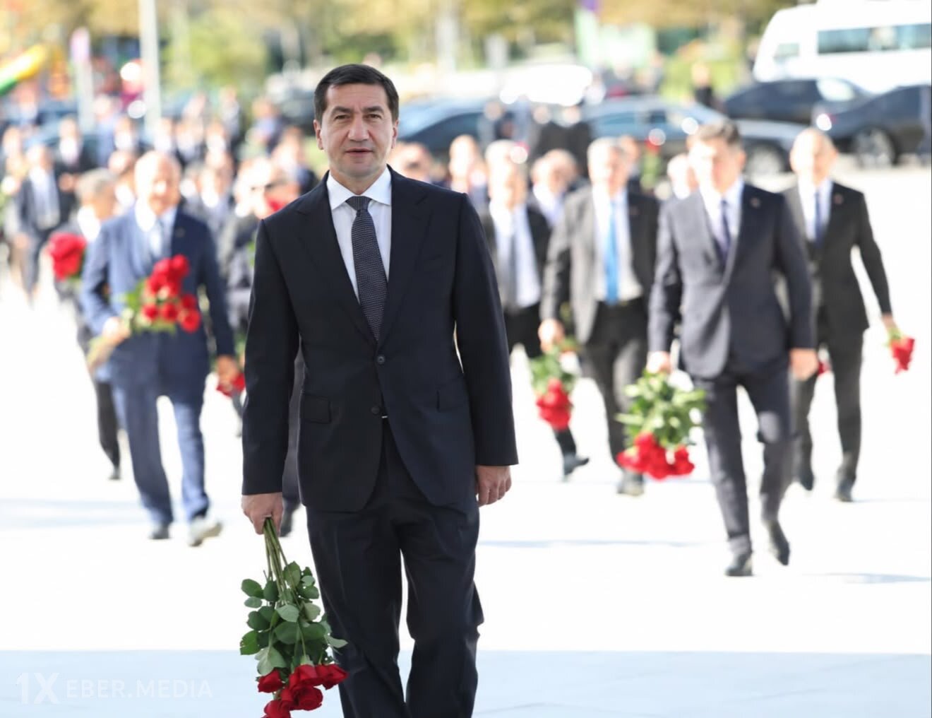 Hikmət Hacıyev: Şəhidlərimizi dərin ehtiram və minnətdarlıqla anırıq