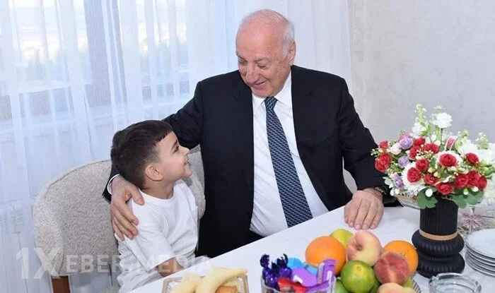 Zakir Fərəcov şəhid ailələrini ziyarət etdi