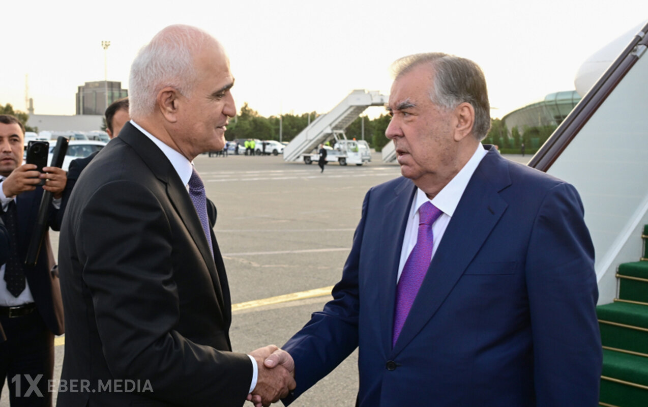 Emoməli Rəhmon da Bakıya gəldi