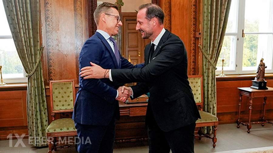 Finlandiya prezidentinin zarafəti İspaniya kralına ünvanlandı