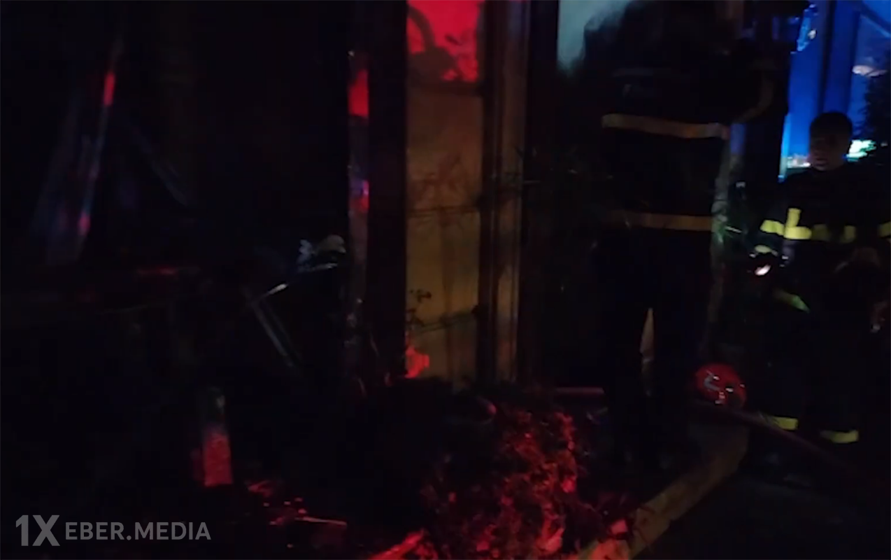 Bakıda restoran yandı - Video