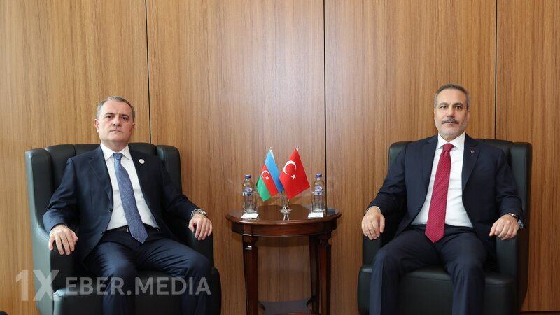 Azərbaycan və Türkiyə XİN rəhbərləri təkbətək görüşdü