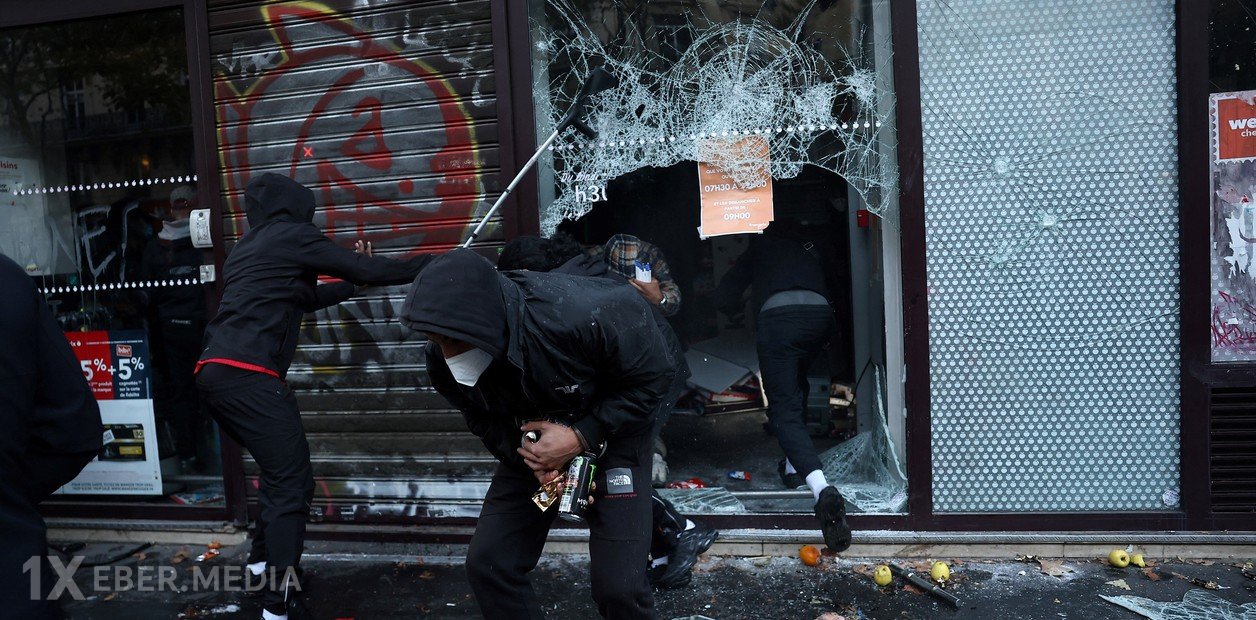 Fransada ticarət obyektləri hücuma məruz qalıb, onlarla mağaza qarət edilib - FOTO/ VİDEO