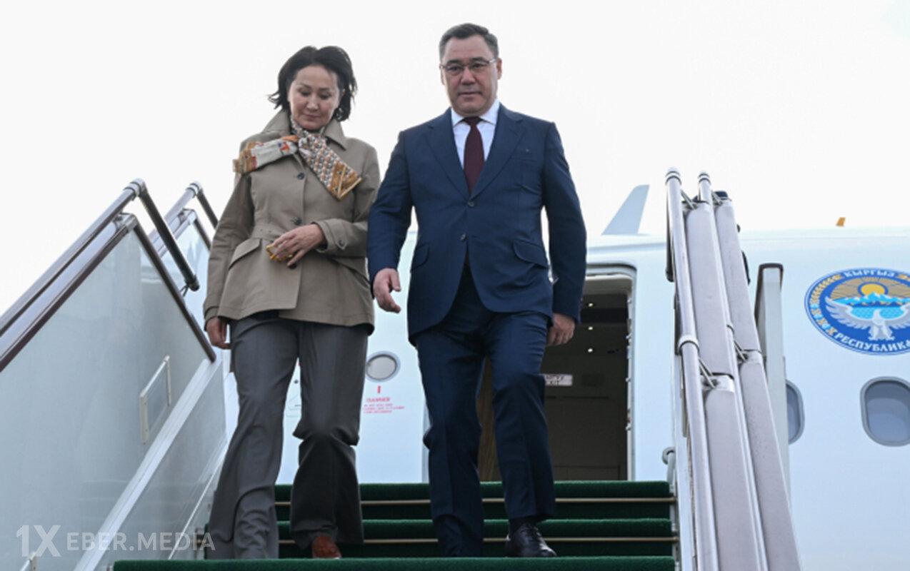 Japarov xanımı ilə Bakıya gəldi