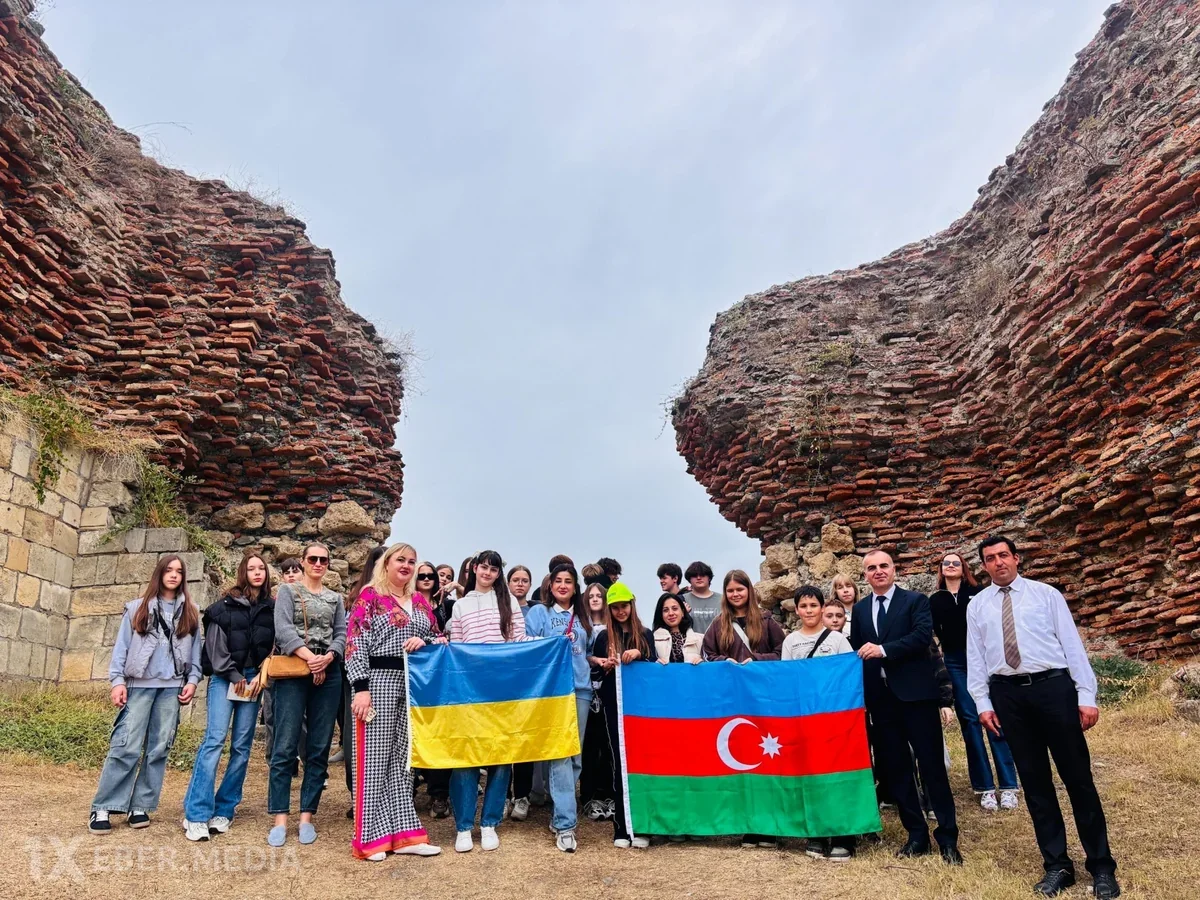 Ukraynalı uşaqların Azərbaycanın tarixi və görməli yerlərinə ekskursiyası təşkil edilib