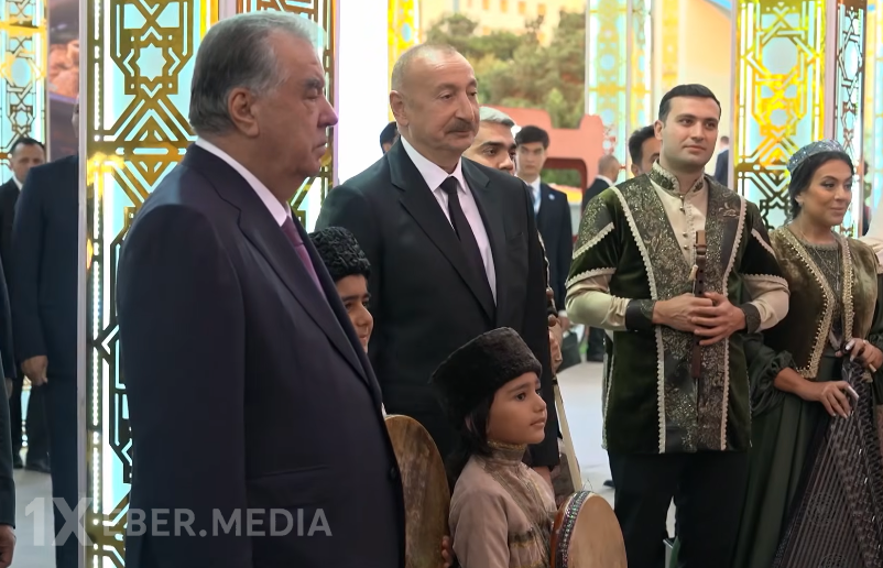 Prezidentə “Sizi çox istəyirəm” deyən uşaq görün hansı məşhurun oğludur
