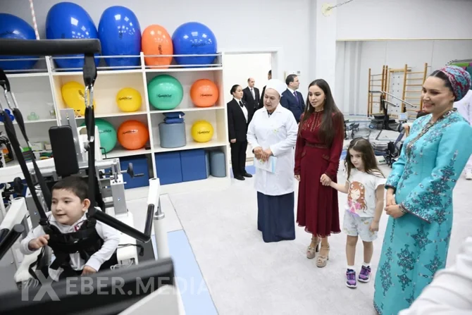 Kim Çen İn komaya düşüb?