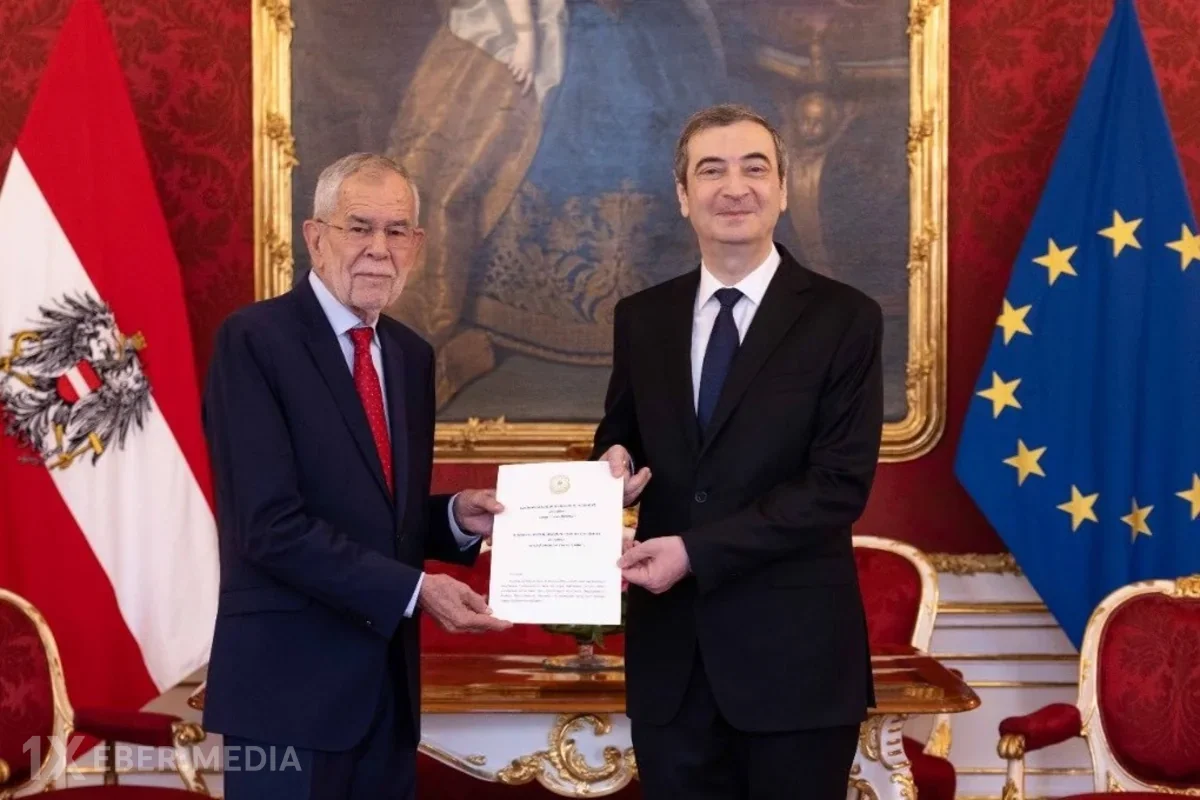 Kamil Xasiyev etimadnaməsini Avstriya Prezidentinə təqdim edib